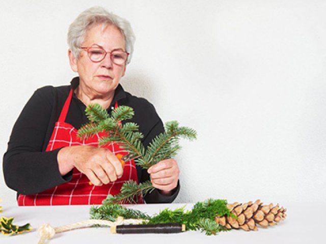 Feestelijk kerstfestoen zelf maken