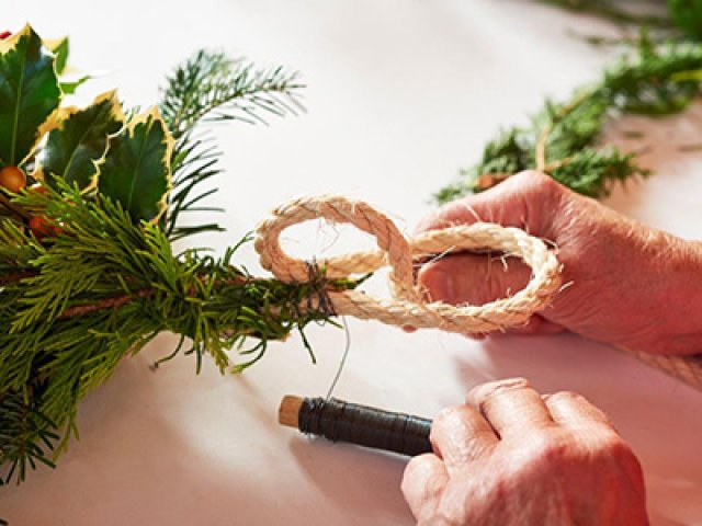 Feestelijk kerstfestoen zelf maken
