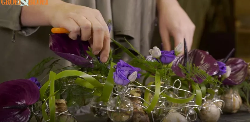 Sierlijke slinger met bollen (video)