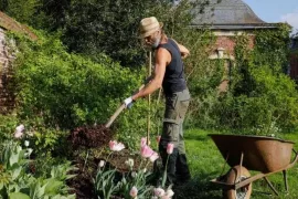 April op kasteel Hex: tuinbaas Gust is dol op brandnetels