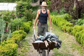 Mei op kasteel Hex: waarom tuinbaas Gust minder maait en elke dag plant