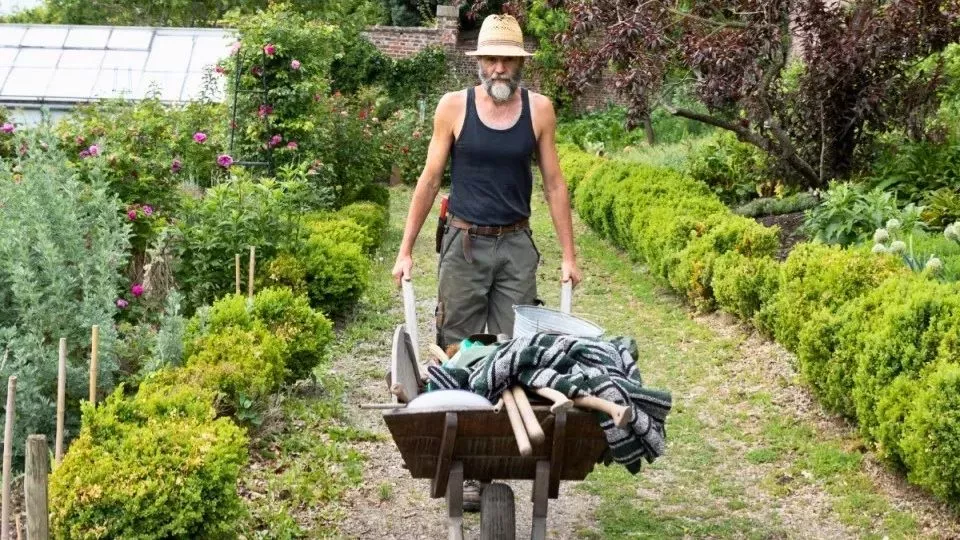 Afbeelding Mei op kasteel Hex: waarom tuinbaas Gust minder maait en elke dag plant