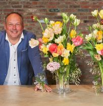 Zelf maken: speelse lenteschikking met voorjaarsbloeiers