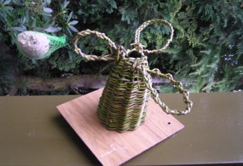 Vogelhuisje van wilgentakken