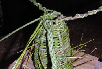 Vogelhuisje van wilgentakken