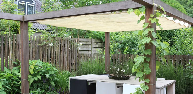 Zelf maken: pergola met schuifdak