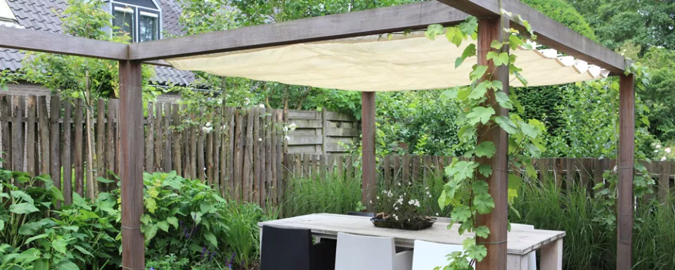Afbeelding Zelf maken: pergola met schuifdak