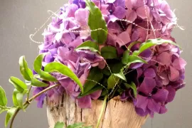 Bloemenhoorn met hortensia’s uit de tuin