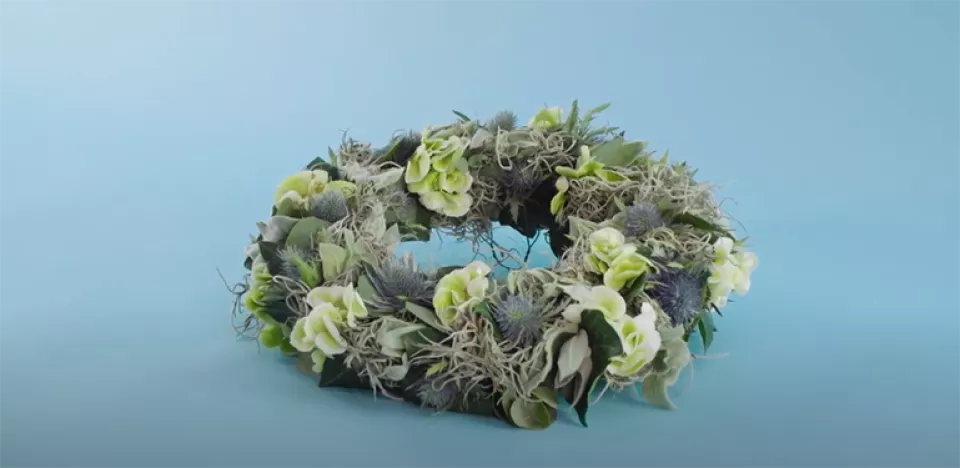 Afbeelding De basis: krans maken met bloemen en ander materiaal (video)