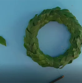 De basis: strokrans bedekken met blad (video)