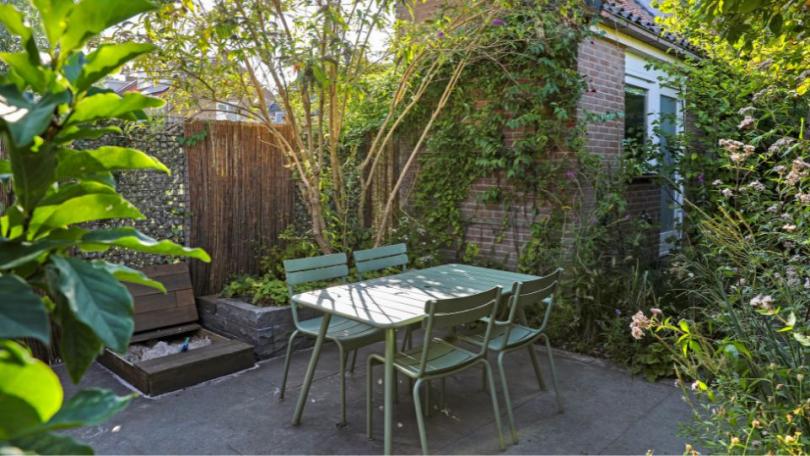 Een compacte stadstuin vol leven: dit is de Beste Levende Tuin 2026