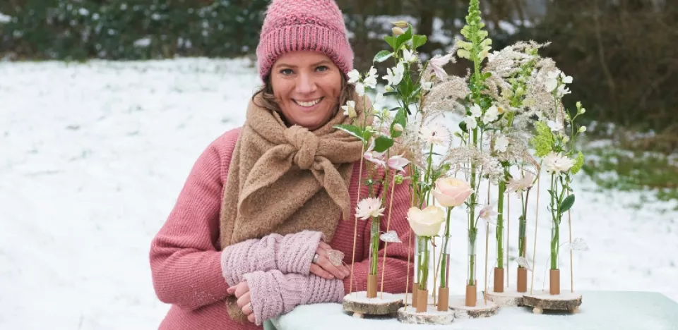 Afbeelding Zelf maken: winters arrangement met houtschijfjes