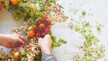 Herfstkrans maken? Gebruik de bloemen uit je eigen tuin