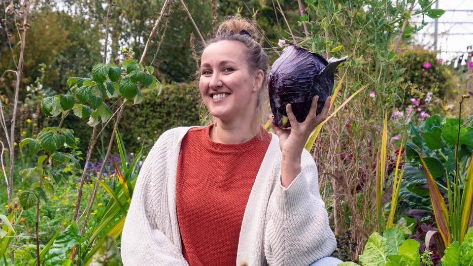 Afbeelding Captain Kim: haalt een kleine groep volgers naar de moestuin