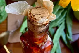 Gooi aardbeientopjes niet weg, maak er vinaigrette van