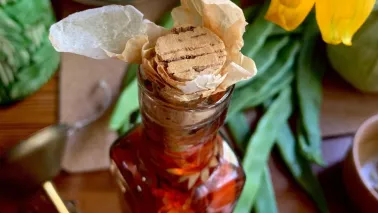 Gooi aardbeientopjes niet weg, maak er vinaigrette van
