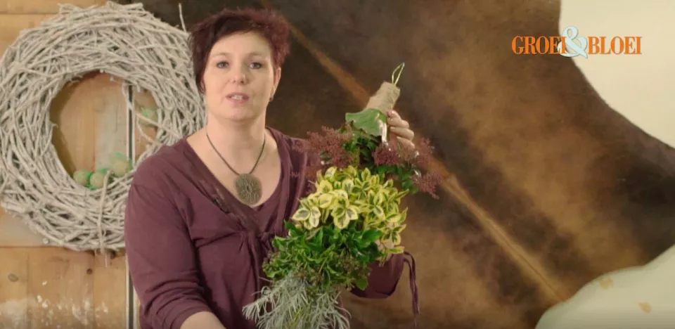 Afbeelding Hangend winterstuk met materiaal uit eigen tuin (video)