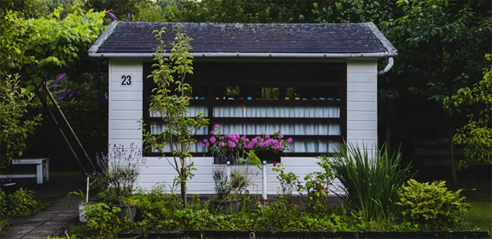 Afbeelding Een tuinhuis plaatsen: alles wat je moet weten