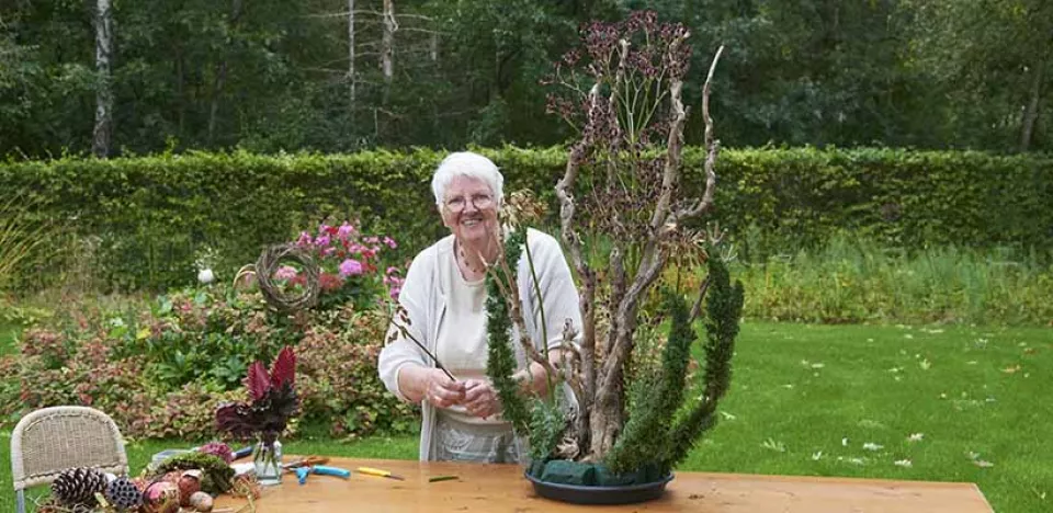 Afbeelding Alternatieve kerstboom 3: kerststuk van hergebruikte materialen