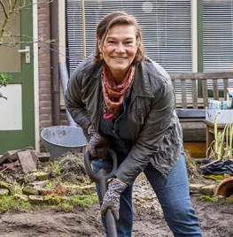 Zelf een vijver aanleggen? Katja laat zien hoe!