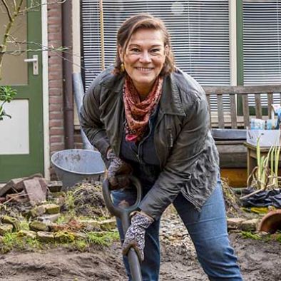 Zelf een vijver aanleggen? Katja laat zien hoe!
