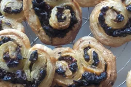 Palmiers met zongedroogde tomaten en rozemarijn