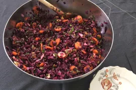 Rode kool salade met peterselie en munt