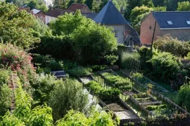 Juni op kasteel Hex: tuinbaas Gust gunt de bladluizen hun maaltje