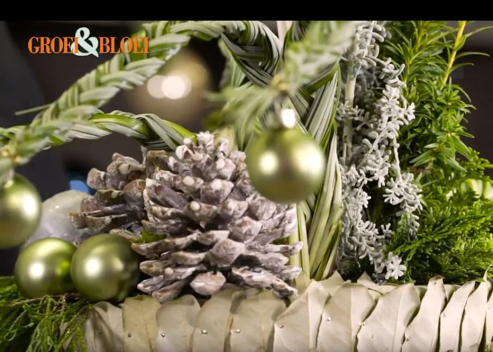 Afbeelding Kerststuk op een vaas (video)