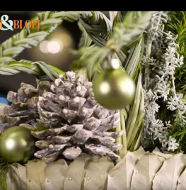 Kerststuk op een vaas (video)