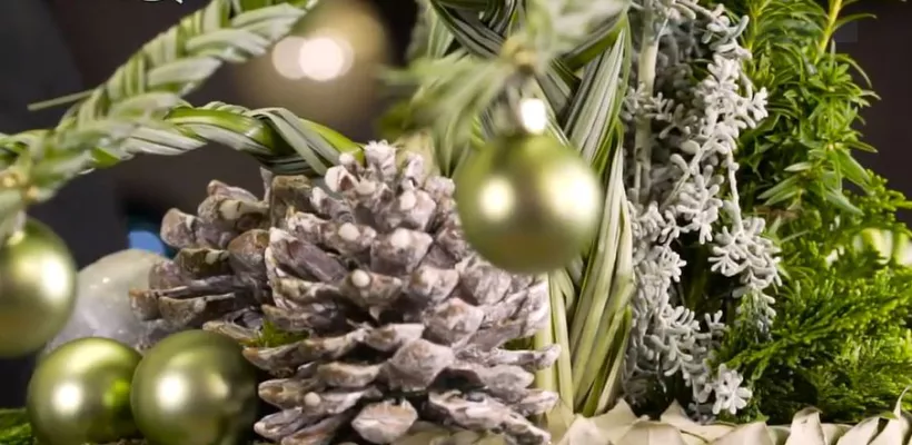 Kerststuk op een vaas (video)