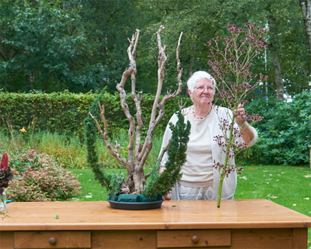 Alternatieve kerstboom 3: kerststuk van hergebruikte materialen