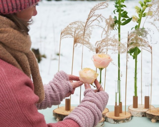 Zelf maken: winters arrangement met houtschijfjes