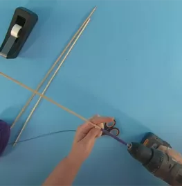De basis: stokjes omwikkelen met wol (video)