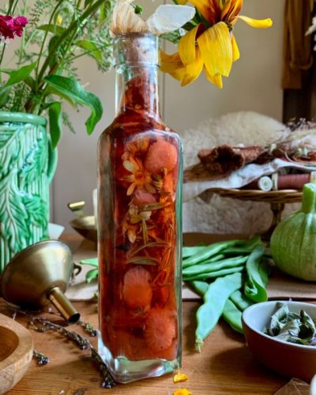 Gooi aardbeientopjes niet weg, maak er vinaigrette van