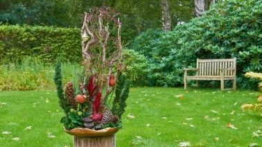 Alternatieve kerstboom van hergebruikte materialen