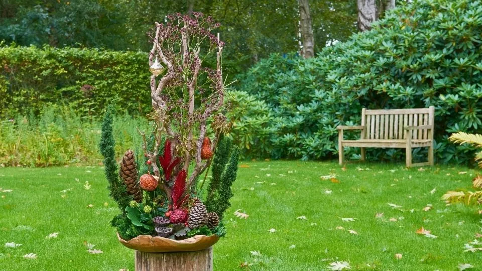 Afbeelding Alternatieve kerstboom van hergebruikte materialen