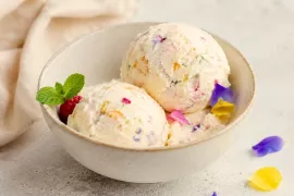 Bloemenijs maken: een zomers recept met eetbare bloemen