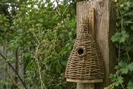 Vogelhuisje van wilgentakken maken: nestkast, schuilplek of voedermandje