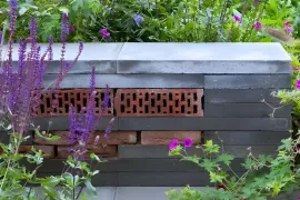 Een insectenbank: een muur vol leven voor insecten
