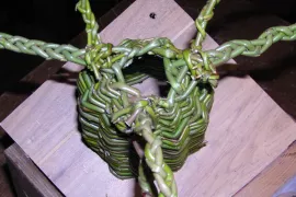 Vogelhuisje van wilgentakken