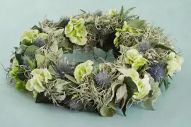 Een krans maken met bloemen en blad: zo begin je