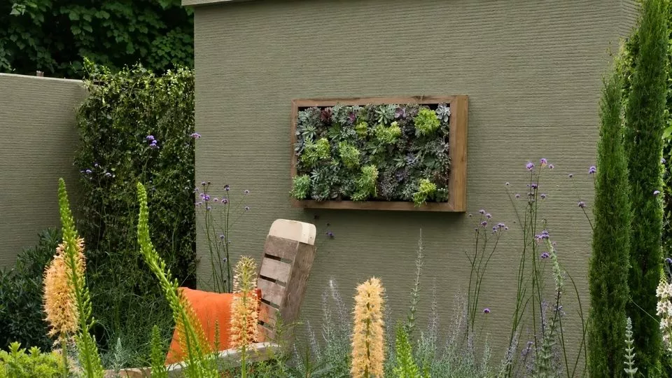 Afbeelding Kale muur of schutting? Hang een levend schilderij op