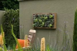 Kale muur of schutting? Hang een levend schilderij op