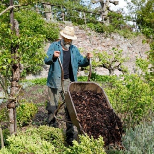 April op kasteel Hex: tuinbaas Gust is dol op brandnetels