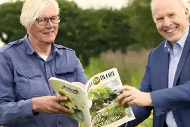 Piet Oudolf ontvangt eerste jubileumnummer Groei & Bloei