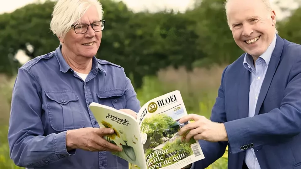 Afbeelding Piet Oudolf ontvangt eerste jubileumnummer Groei & Bloei