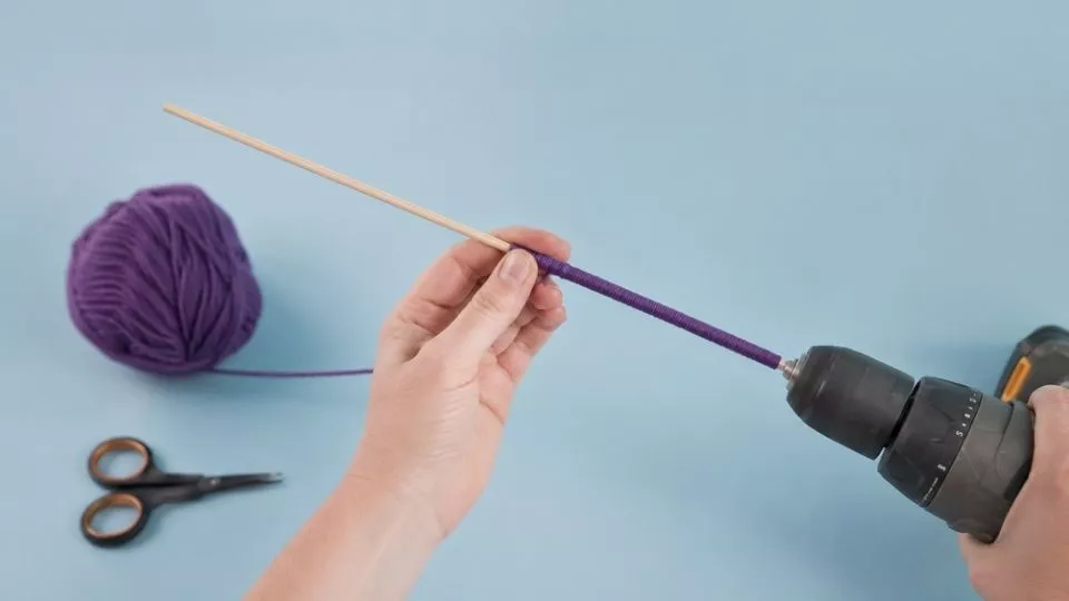 Afbeelding De basis: stokjes omwikkelen met wol